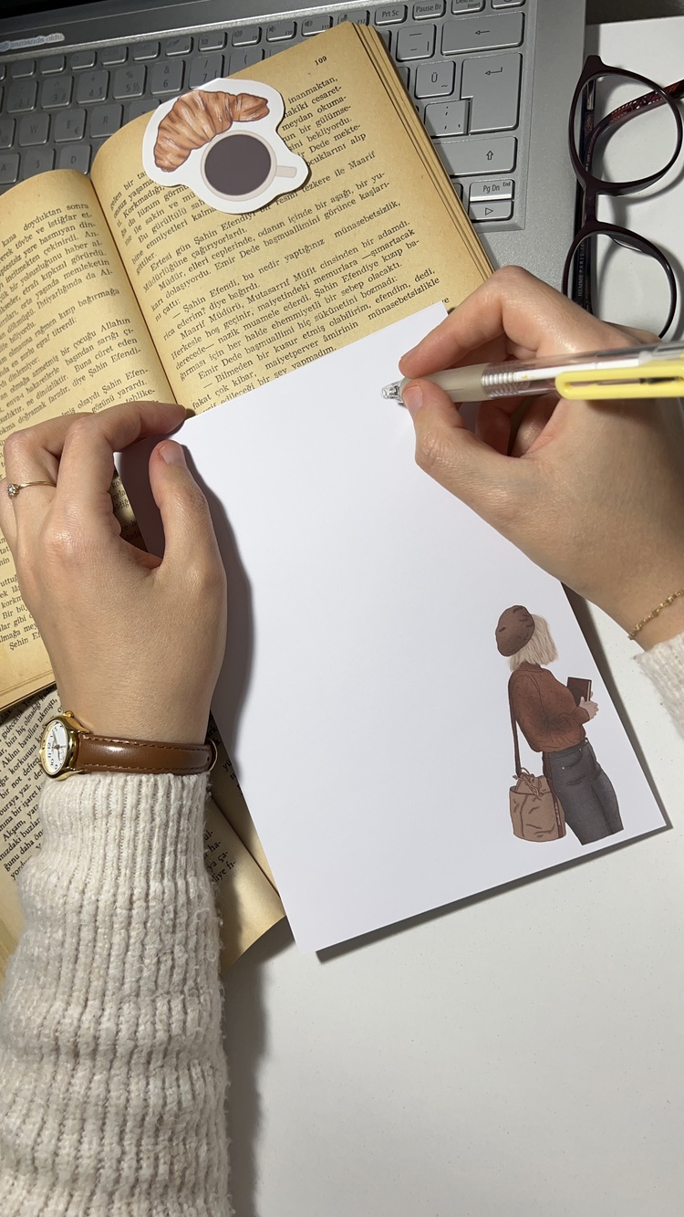 Şapka ve kitap temalı notepad