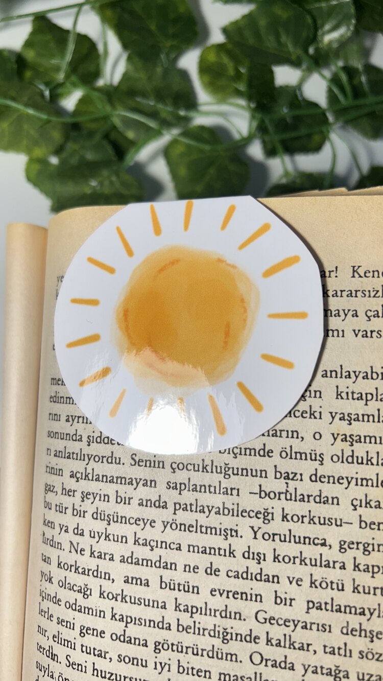 Güneş mıknatıslı kitap ayracı