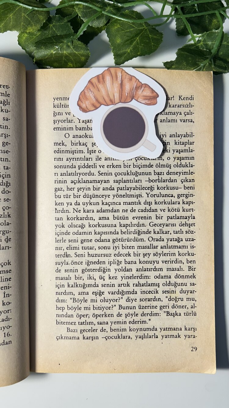 Kruvasan ve kahve mıknatıslı kitap ayracı