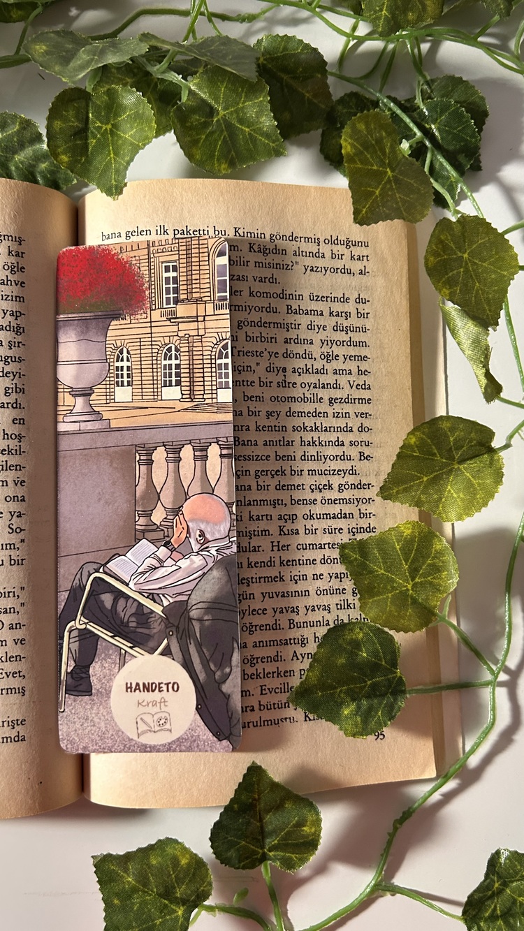 Kitap okuyan yaşlı adam temalı kitap ayracı