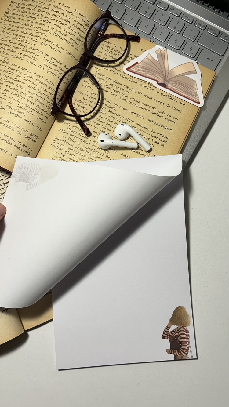 Kitapçı gezen kız temalı notepad/memopad