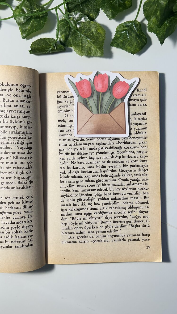 Pembe lale mıknatıslı kitap ayracı, Lamine edilmiştir, Parlak ve sert yapı, El yapımı