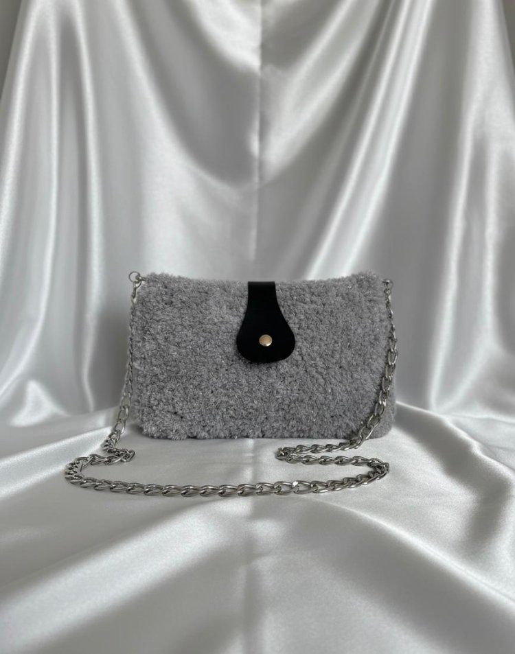 Gri Pelüş Luxe – El Yapımı Fluffy Çanta  

