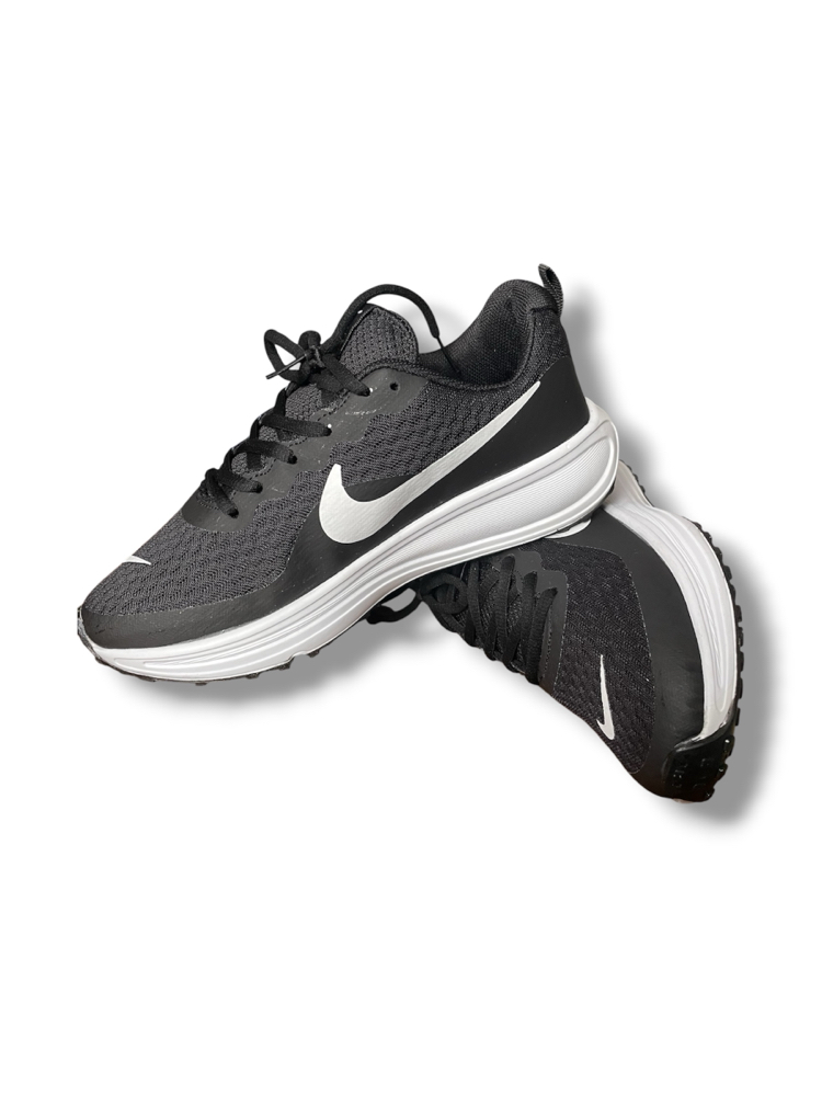 Nike Revolution 8