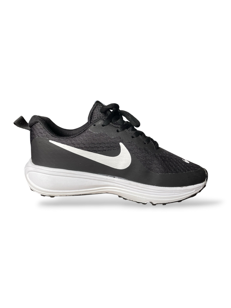 Nike Revolution 8
