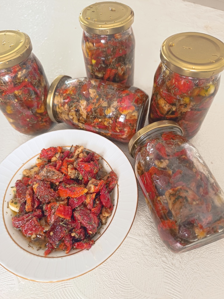 Kuru domates salatası (350 gr)