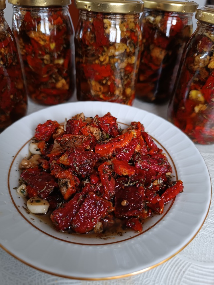 Kuru domates salatası (350 gr)