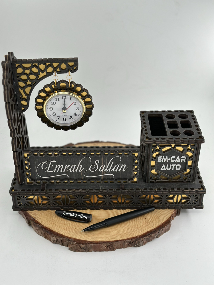 Ahşap Masa İsimliği Ve İsim Yazılı Kalem