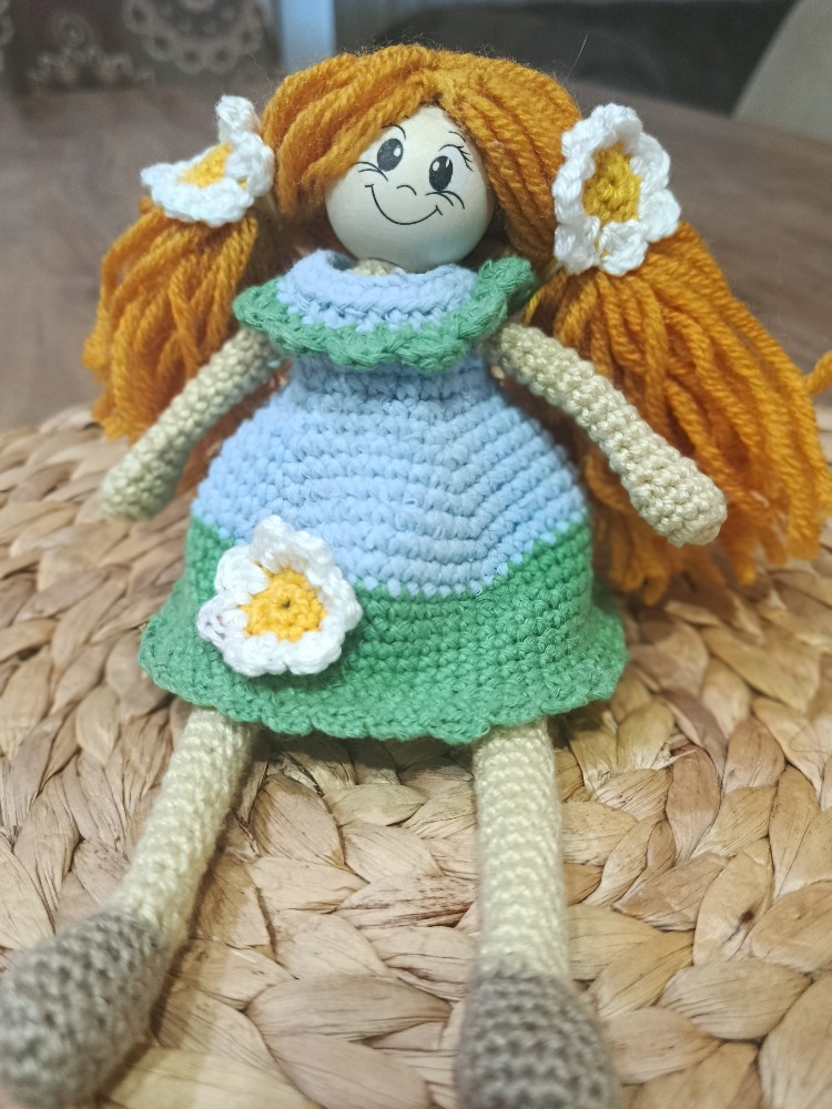 Miniminik papatyalı sarışın amigurumi bebek