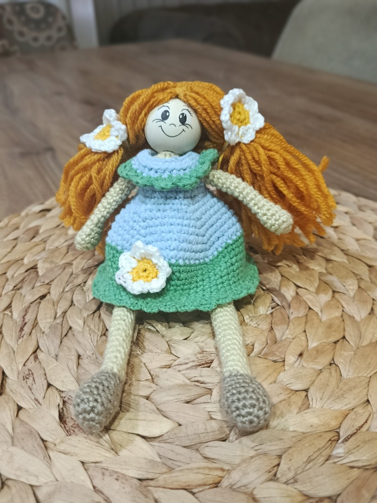 Miniminik papatyalı sarışın amigurumi bebek