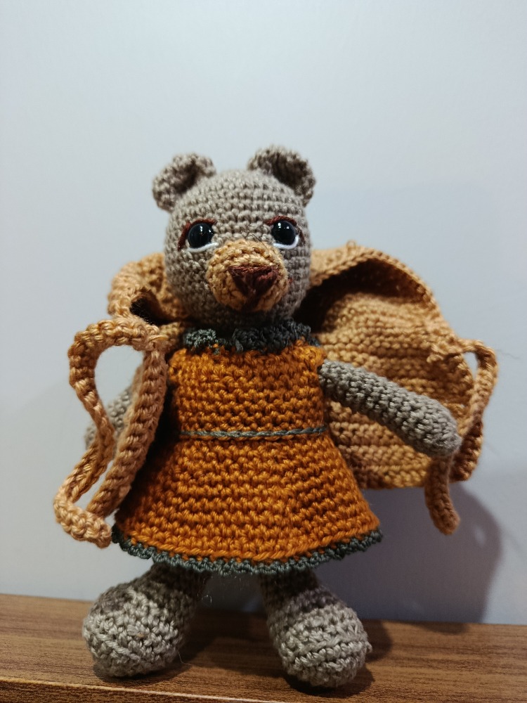 Yelekli minik amigurumi ayı