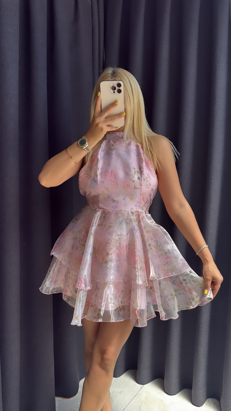 Pembe uçuş elbise