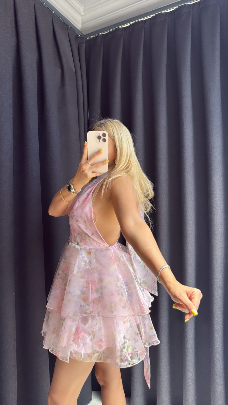 Pembe uçuş elbise