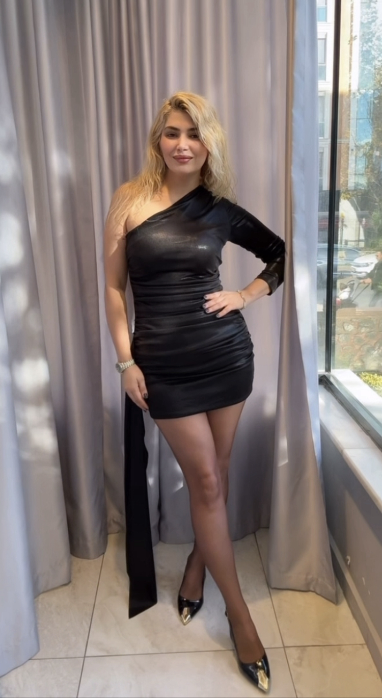Mini siyah elbise
