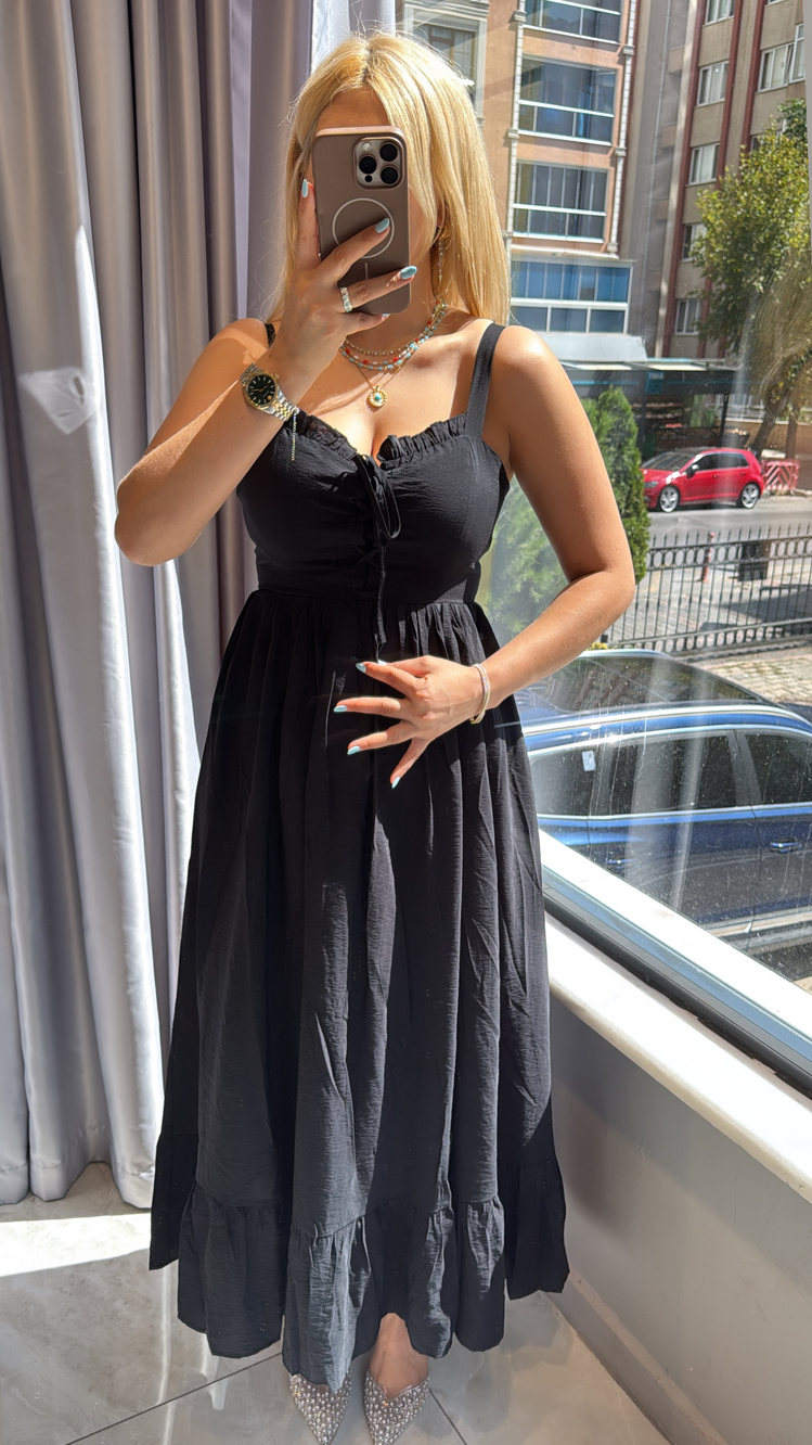 Siyah prenses elbise