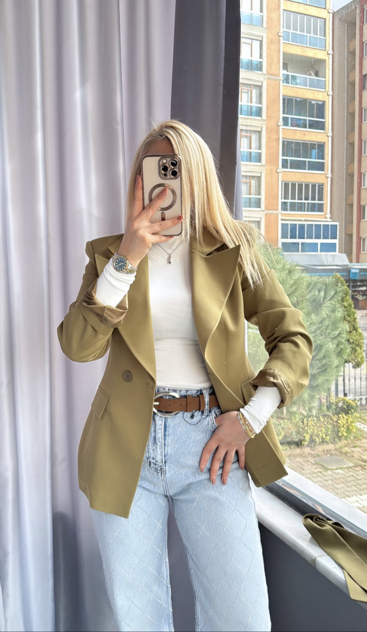 Yeşil belden oturtmalı blezer