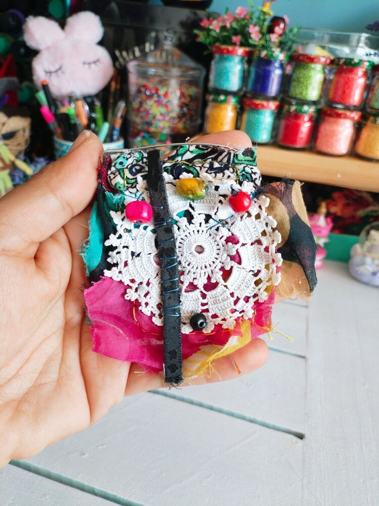 Karışık teknik broş