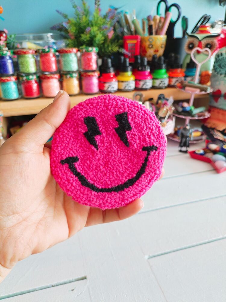 Gülen Yüz Bardak Altlığı Neon Pembe