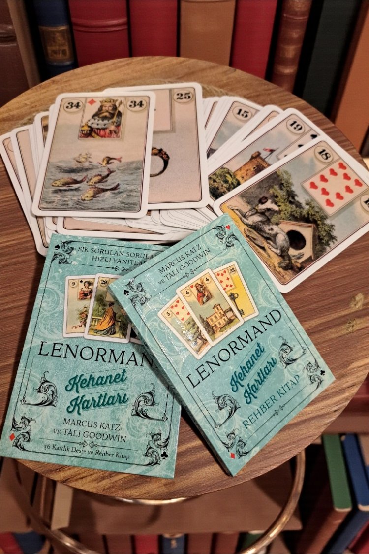 Lenormand Kehanet Destesi (36 Kart + Rehber Kitap)