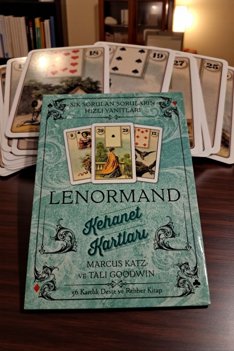 Lenormand Kehanet Destesi (36 Kart + Rehber Kitap)
