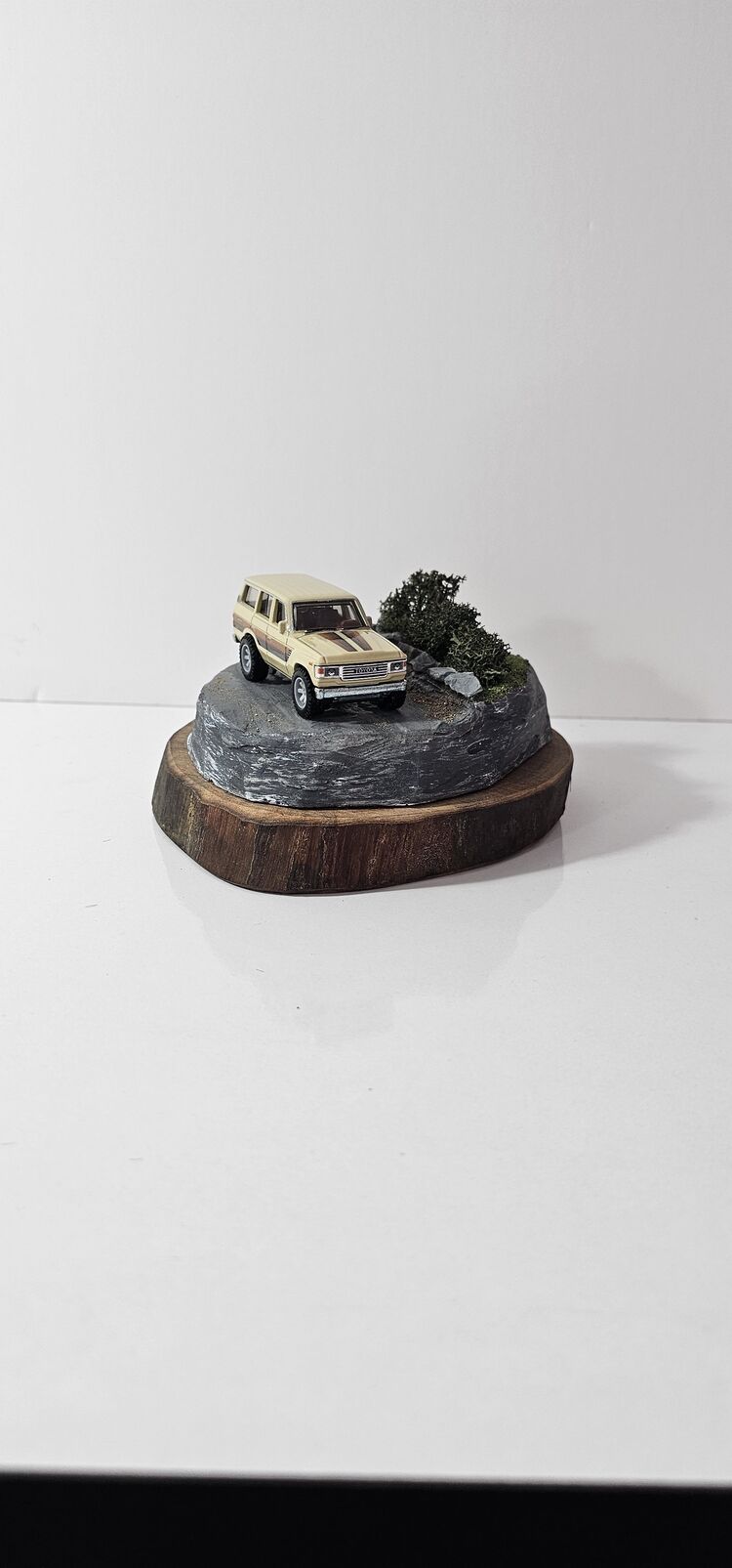 Land Cruiser Valley Diorama