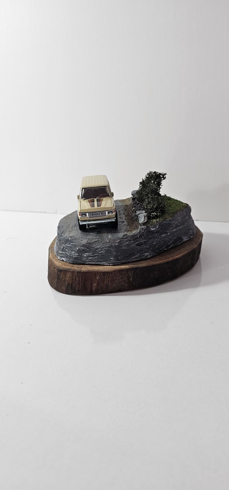 Land Cruiser Valley Diorama