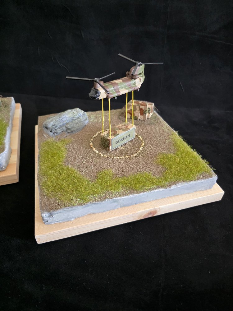 Chinook CH 47 Diorama x 2li Set