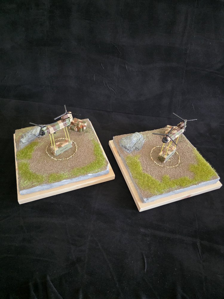 Chinook CH 47 Diorama x 2li Set