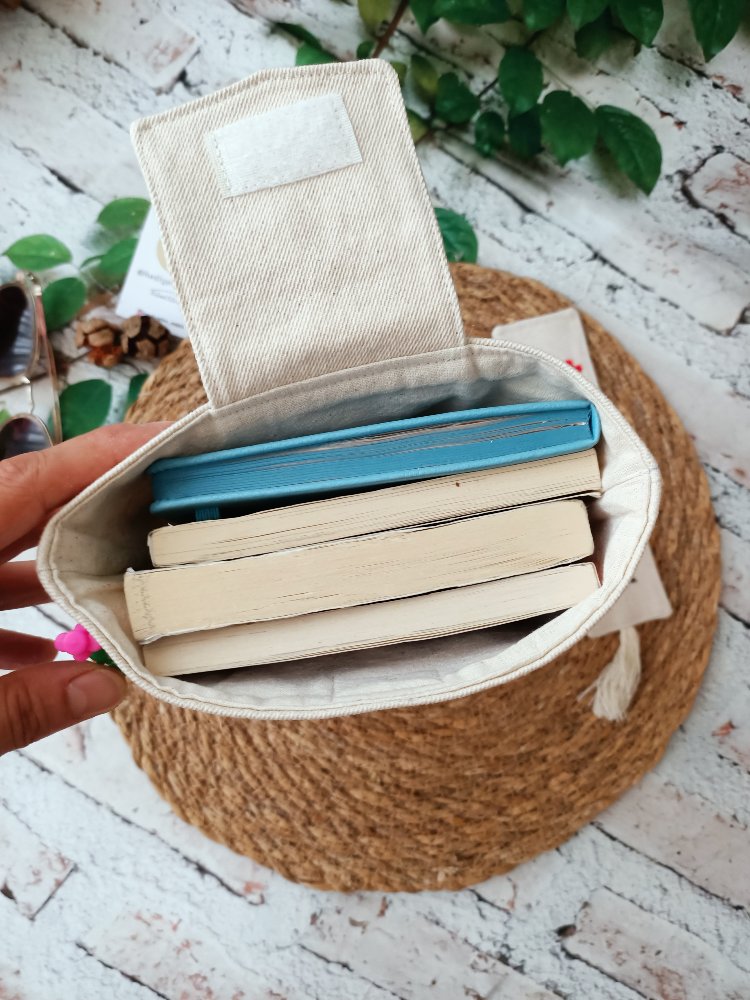 Gelincik ve turuncu tonlarında çiçekler kitap çantası ve ayraç şeyi 
