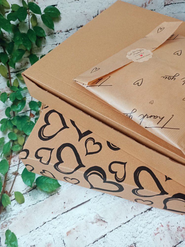 Kır çiçekli nakışlı kitap çantası ve kitap ayracı seti