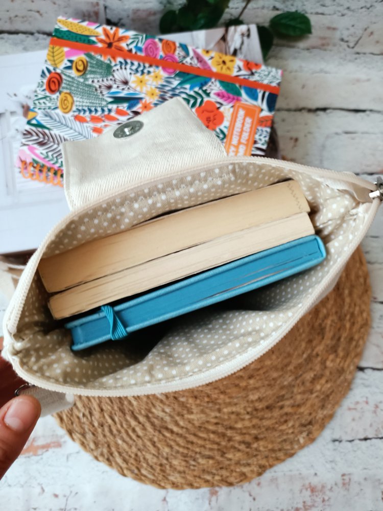 Kitap çiçek nakışlı kitap çantası (askılı)