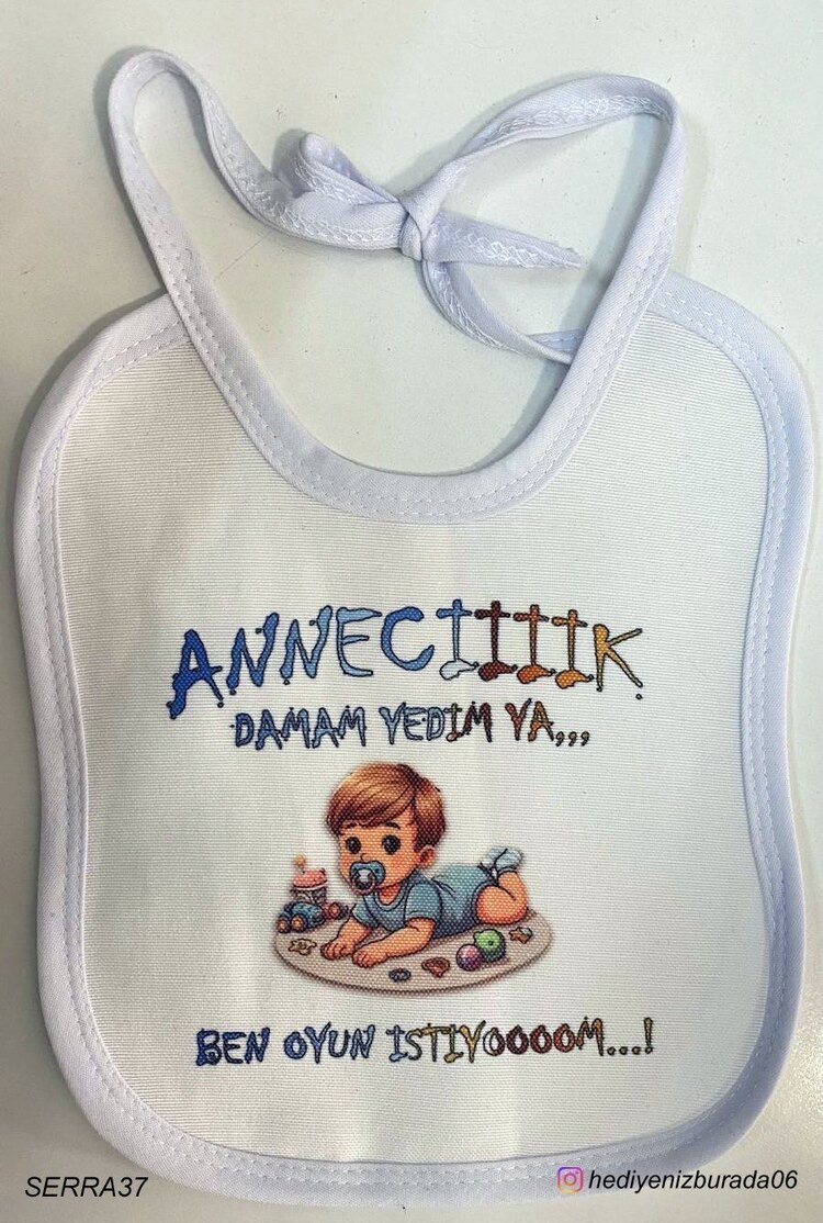Bebek önlük komple beyaz olabilir.