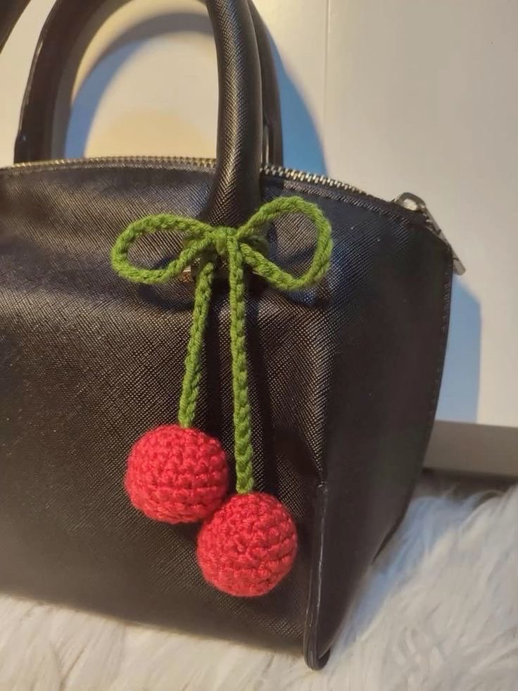 Kiraz Örgü Charm