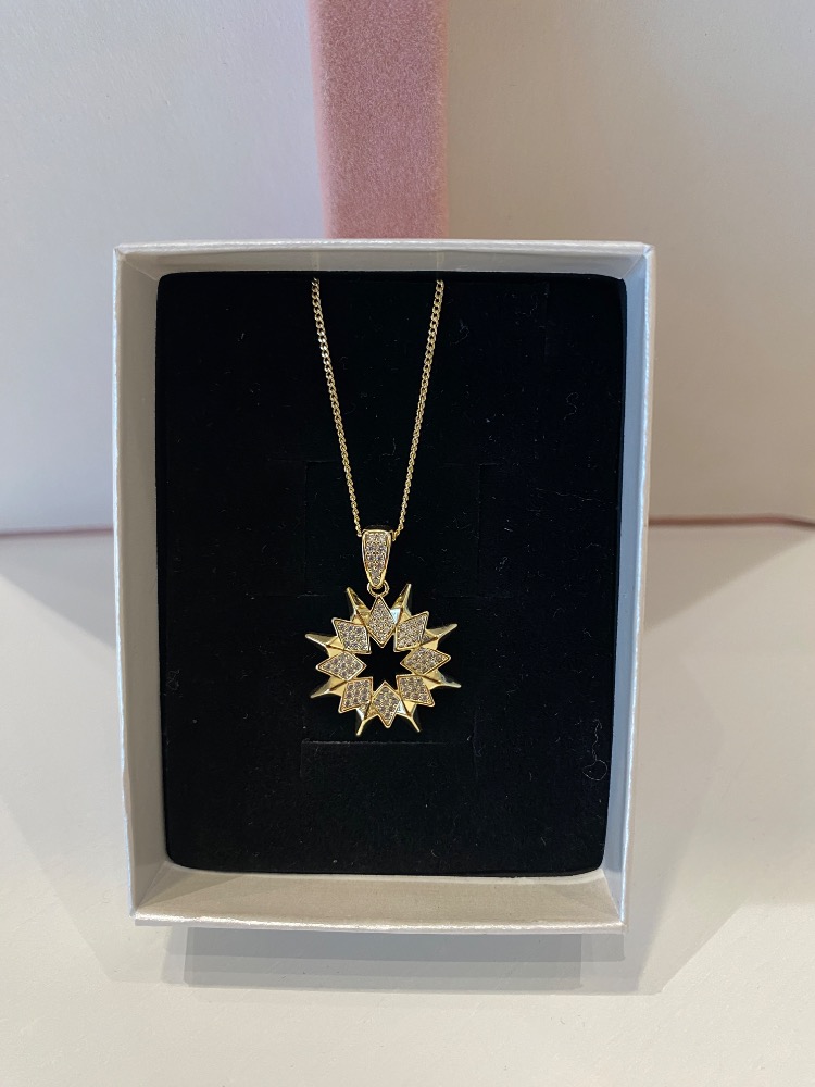 Xuping Gold Renk Kutup Yıldızı Model Çelik Kadın Kolye