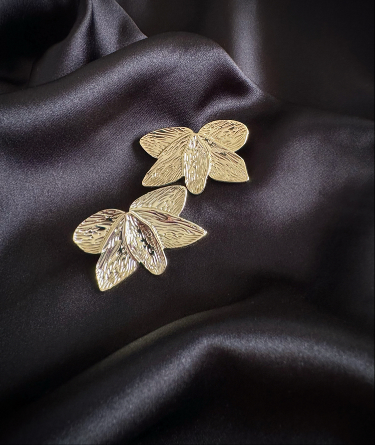 Hiléra Golden Leaf Elegance ✨