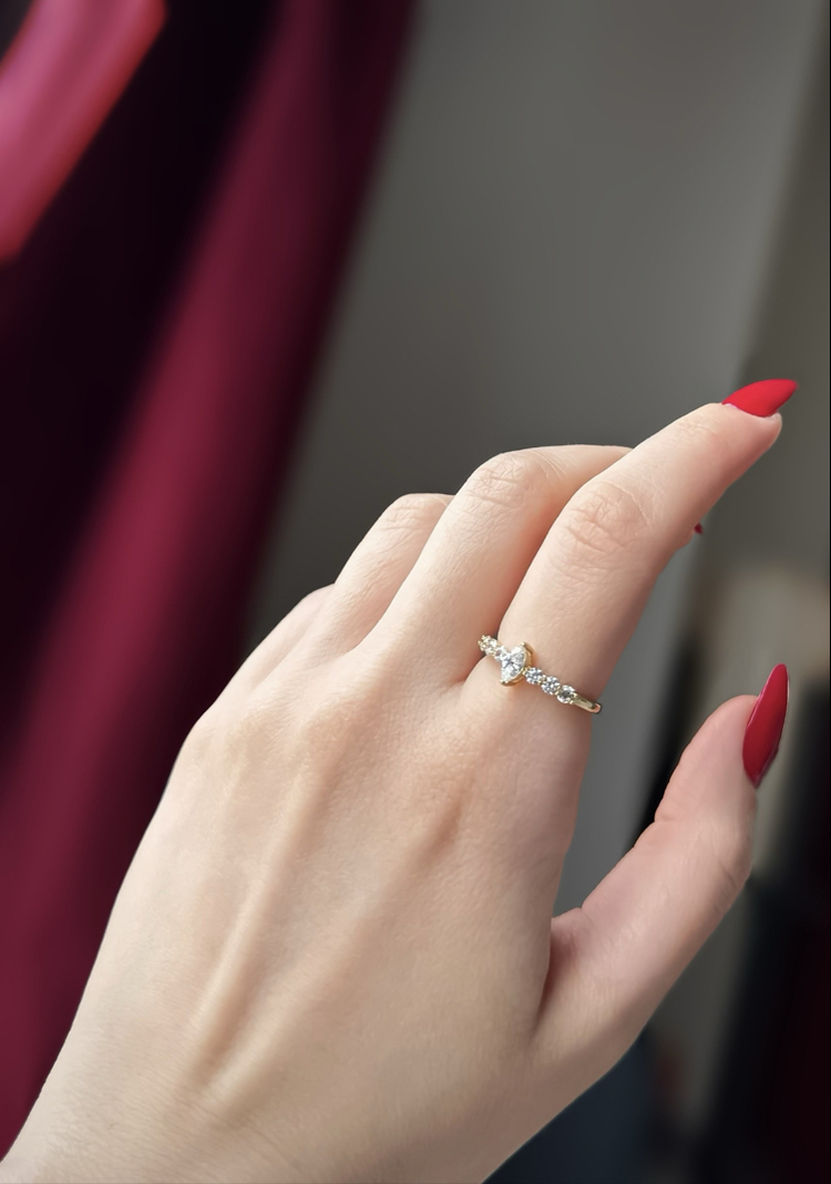 Hiléra Subtle Sparkle Ring ✨