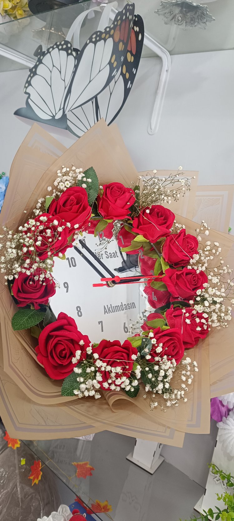 her saat aklımdasın yazısı bulunan saatli & LED'li çiçek