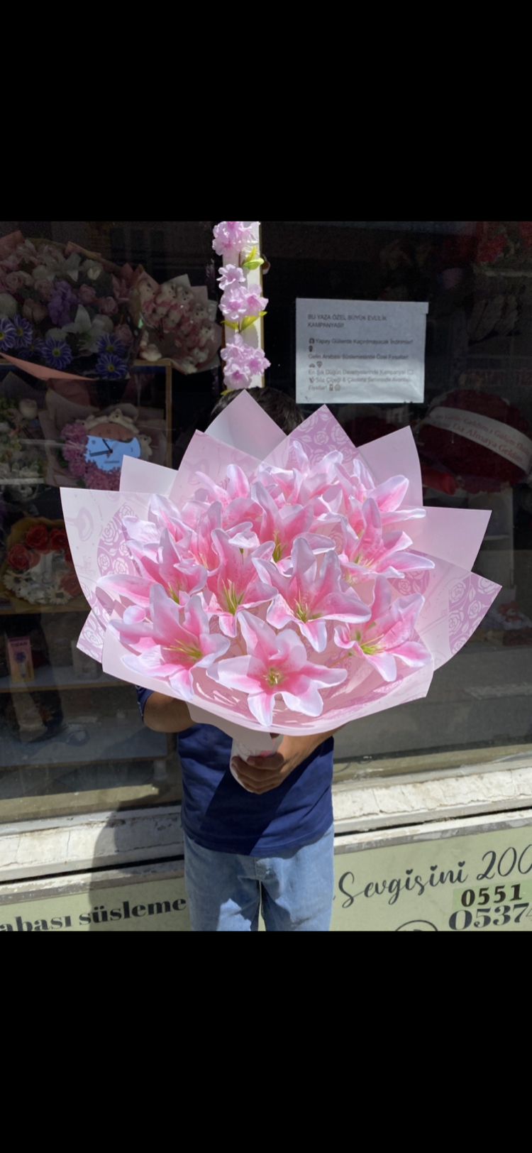 Pembe lilyum buketi