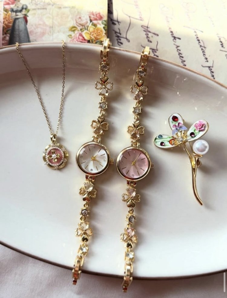 2 adet vintage yonca desen kadın saat