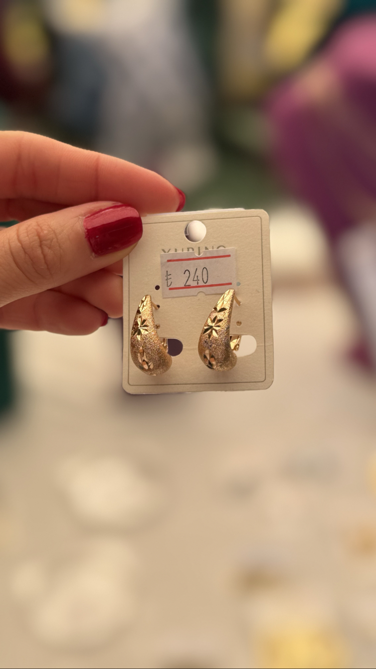 Rose gold yıldız baskılı küpe