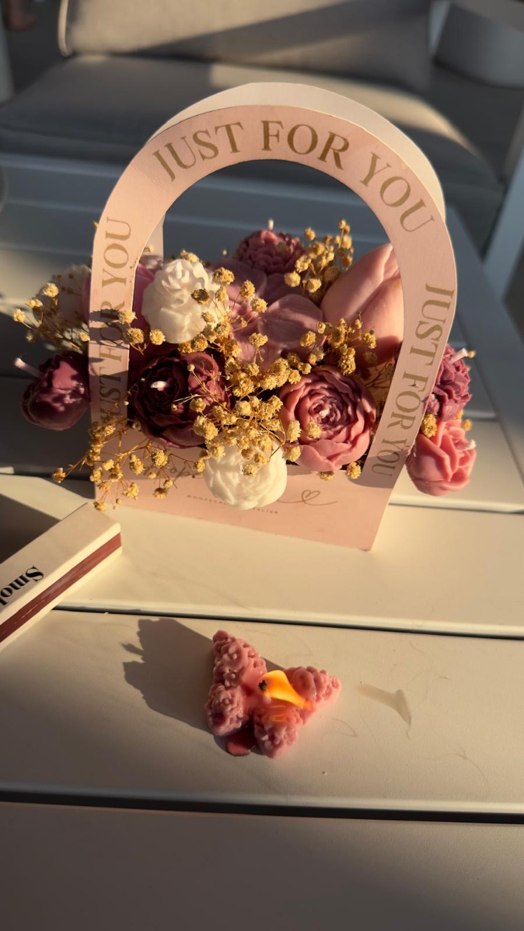 Just For You – 17’li Çiçek Mum Çantası