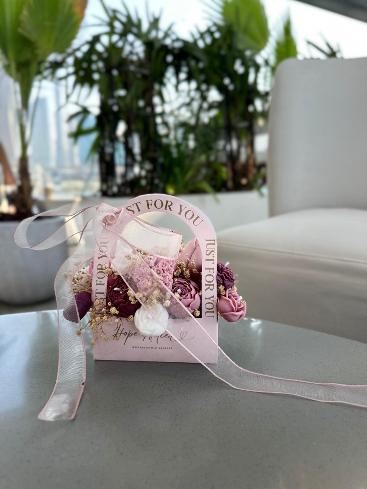 Just For You – 17’li Çiçek Mum Çantası