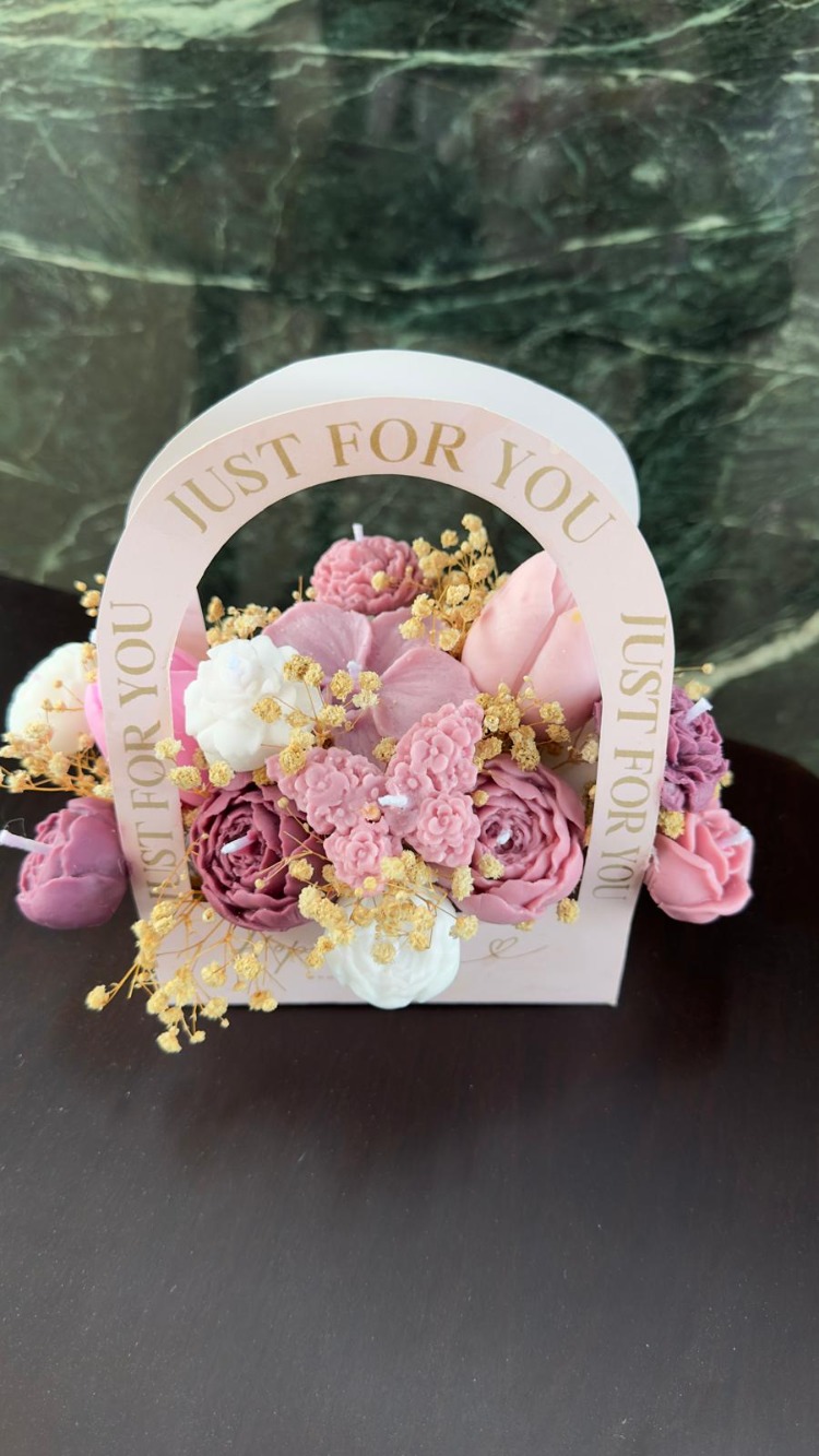 Just For You – 17’li Çiçek Mum Çantası