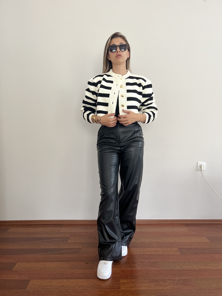 Siyah Beyaz Çizgili Hırka