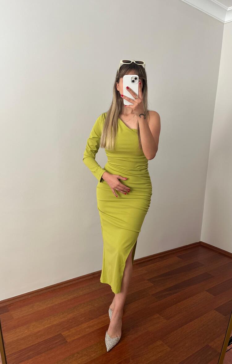 Yeşil Uzun Yırtmaçlı Elbise