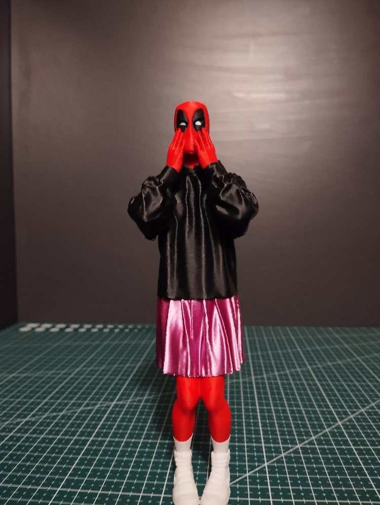 Etekli & Kapüşonlu Deadpool