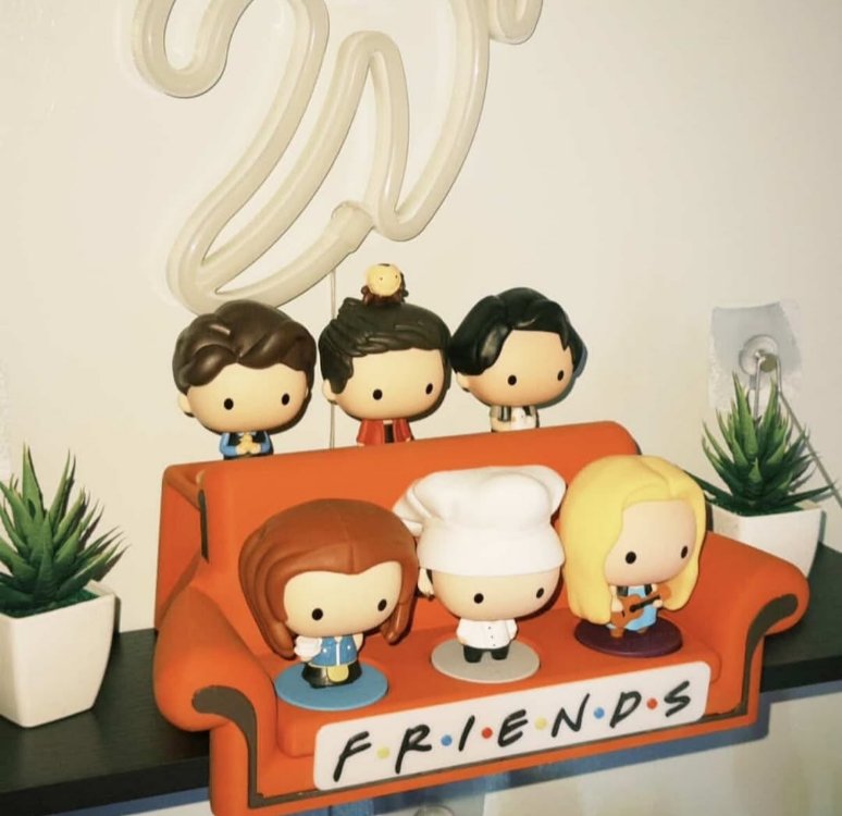 Friends Koltuğu Figür Standı