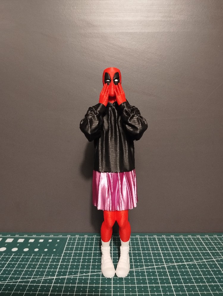 Etekli & Kapüşonlu Deadpool