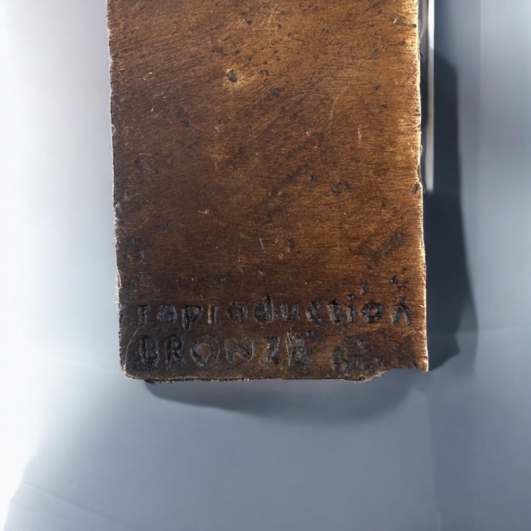 Antik Mısır’ın efsanevi firavunu II. Ramses’e ait bronz heykel reprodüksiyonu.