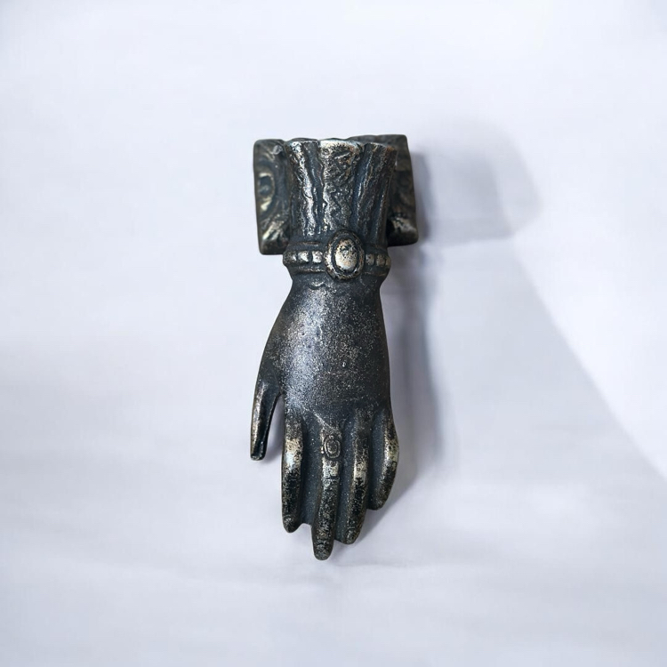 El figürlü kapı tokmağı